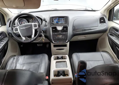 2016 Chrysler Town & Country Touring z USA, uszkodzony, nr VIN 2C4RC1BGXGR301003